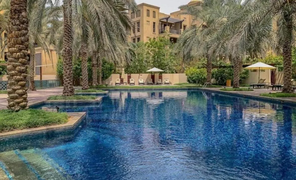Downtown Beautiful 1Bed With Outdoor Garden Apartamento Dubai