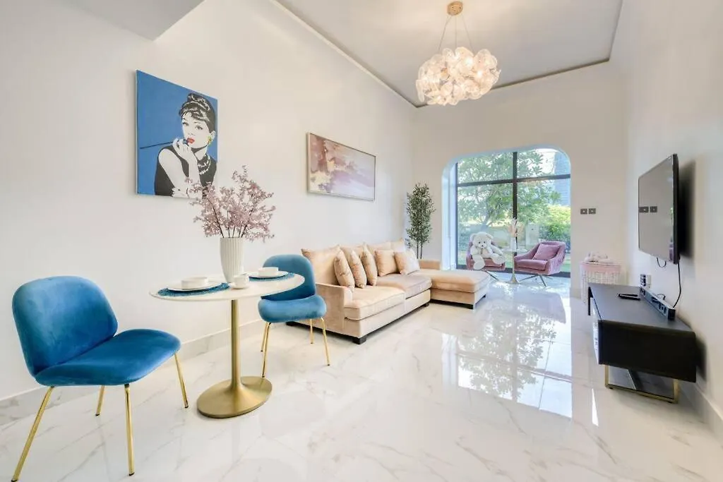 Downtown Beautiful 1Bed With Outdoor Garden Apartment Dubai